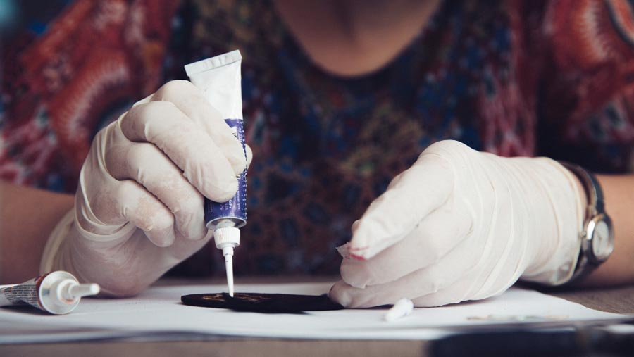 Applying glue to rubber and plastic